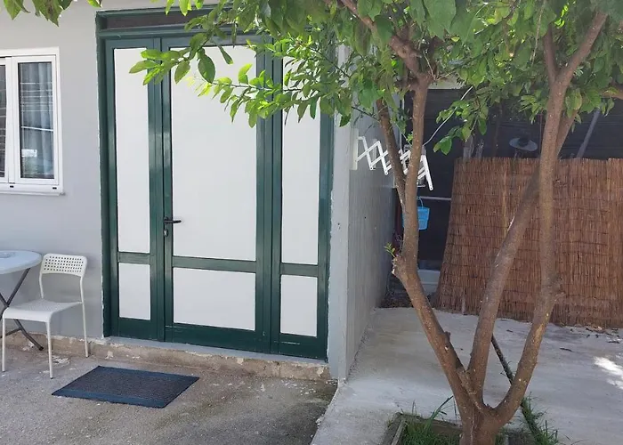 Capsule hotel Escape *